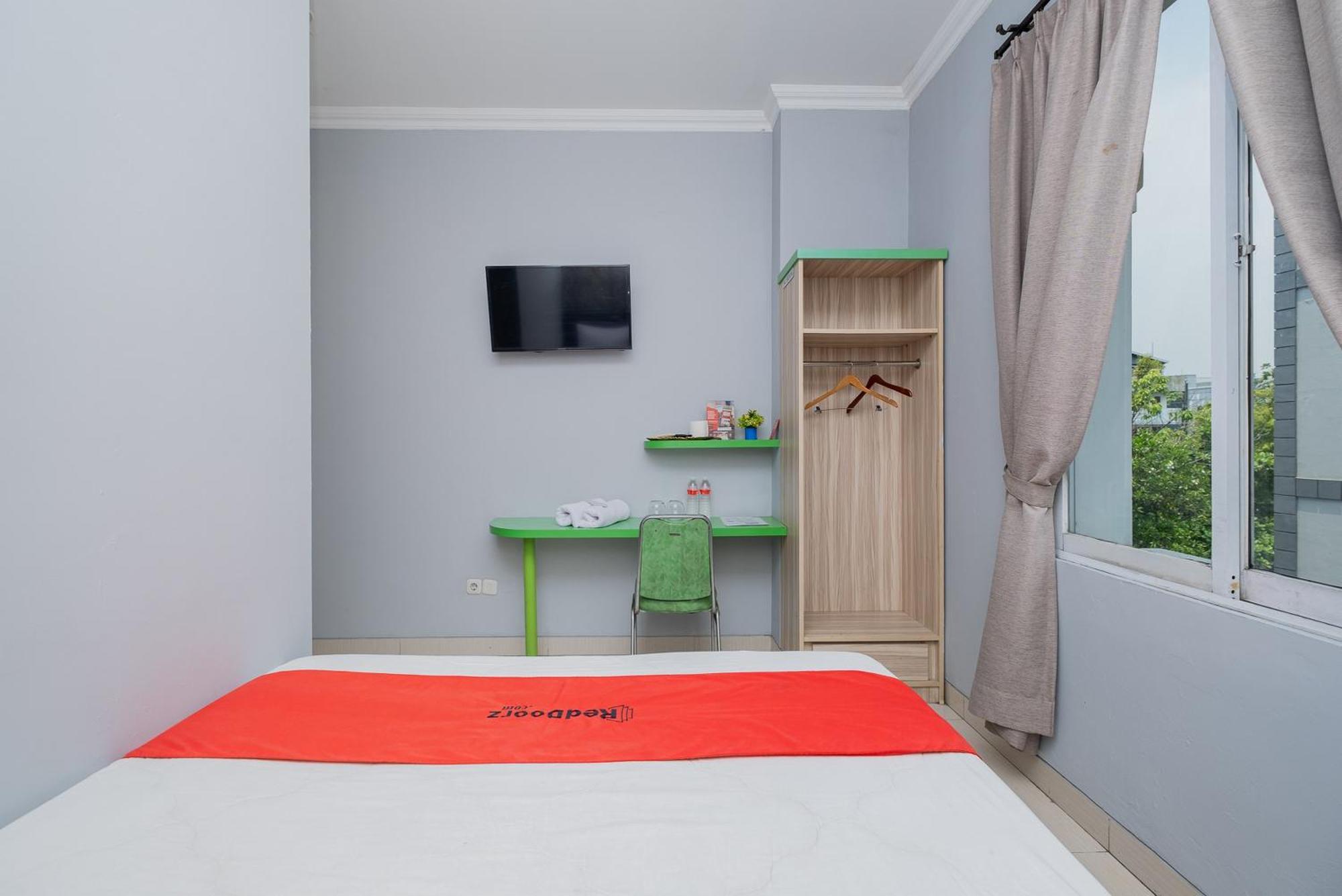 RedDoorz Plus @ Cideng Barat Dżakarta Zewnętrze zdjęcie