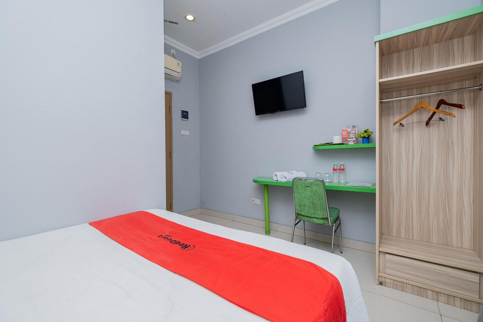 RedDoorz Plus @ Cideng Barat Dżakarta Zewnętrze zdjęcie