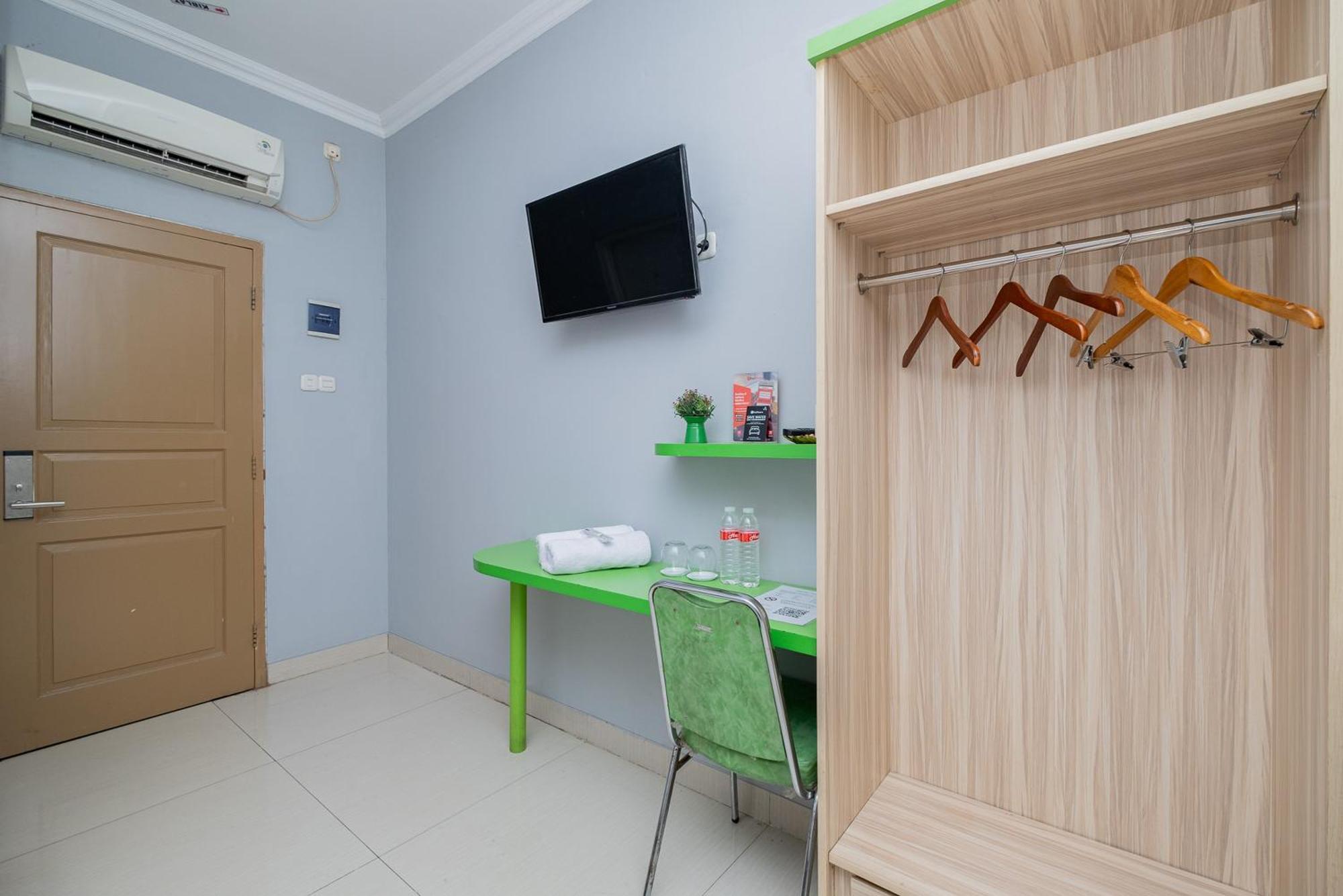 RedDoorz Plus @ Cideng Barat Dżakarta Zewnętrze zdjęcie