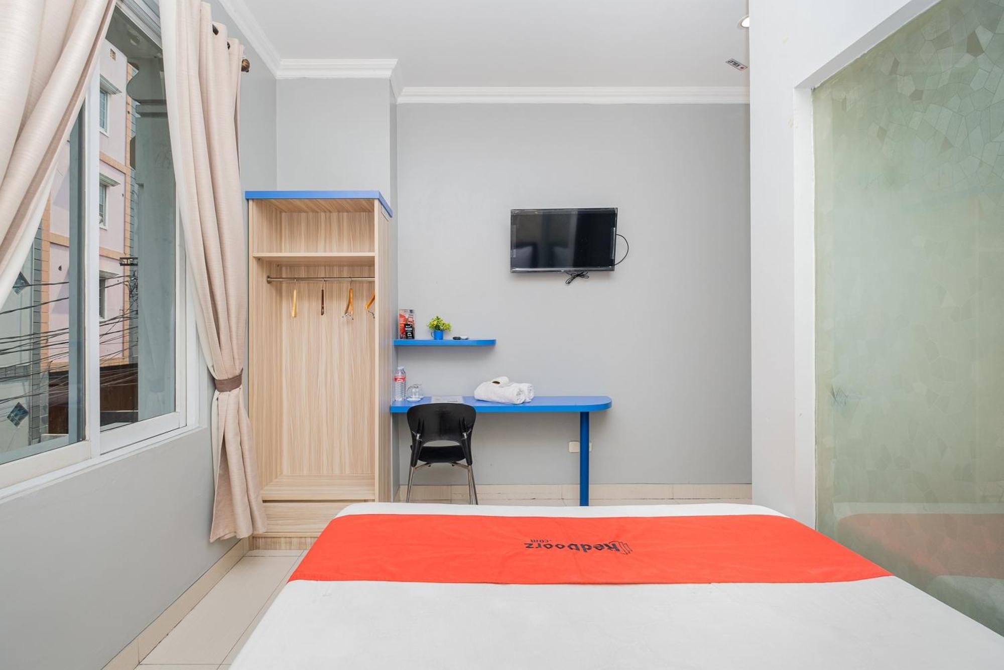 RedDoorz Plus @ Cideng Barat Dżakarta Zewnętrze zdjęcie