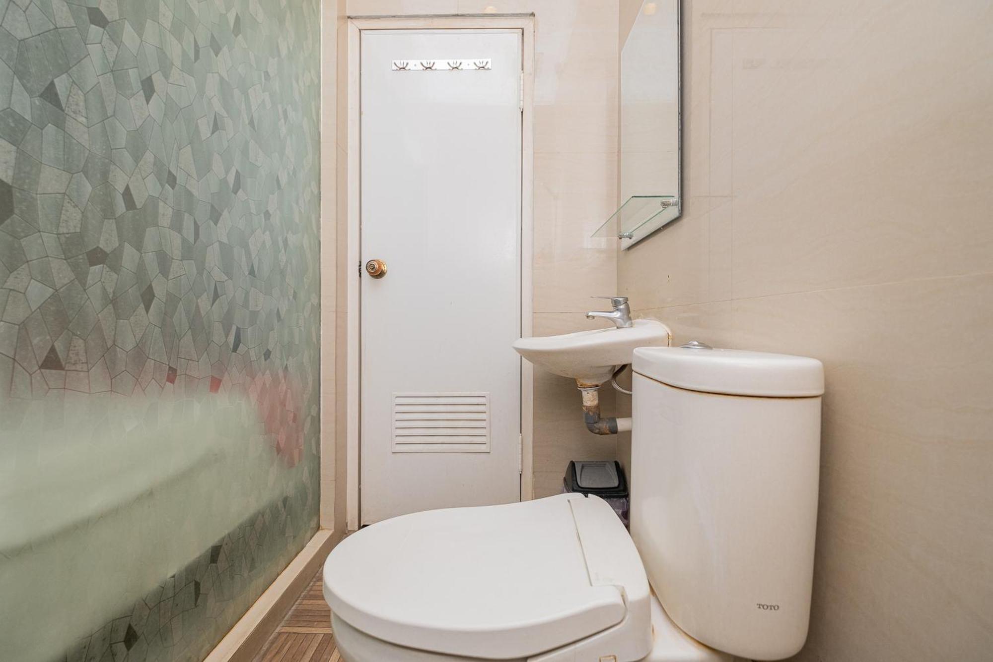 RedDoorz Plus @ Cideng Barat Dżakarta Zewnętrze zdjęcie